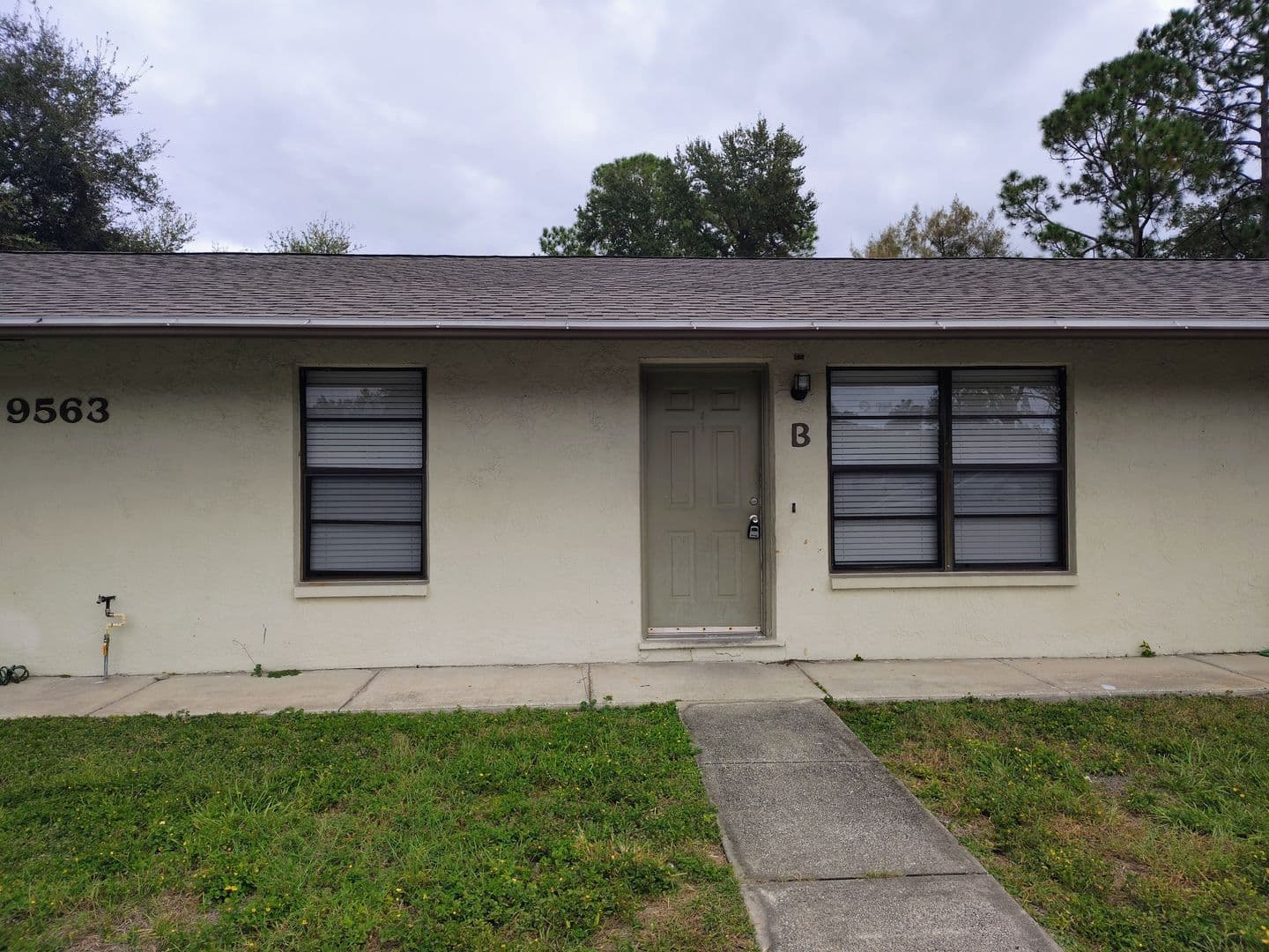 Seminole Apartment: 9402-9563 Lynn Ln