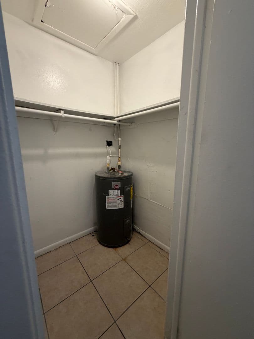 Tampa Apartment: 1402 College Park Ct