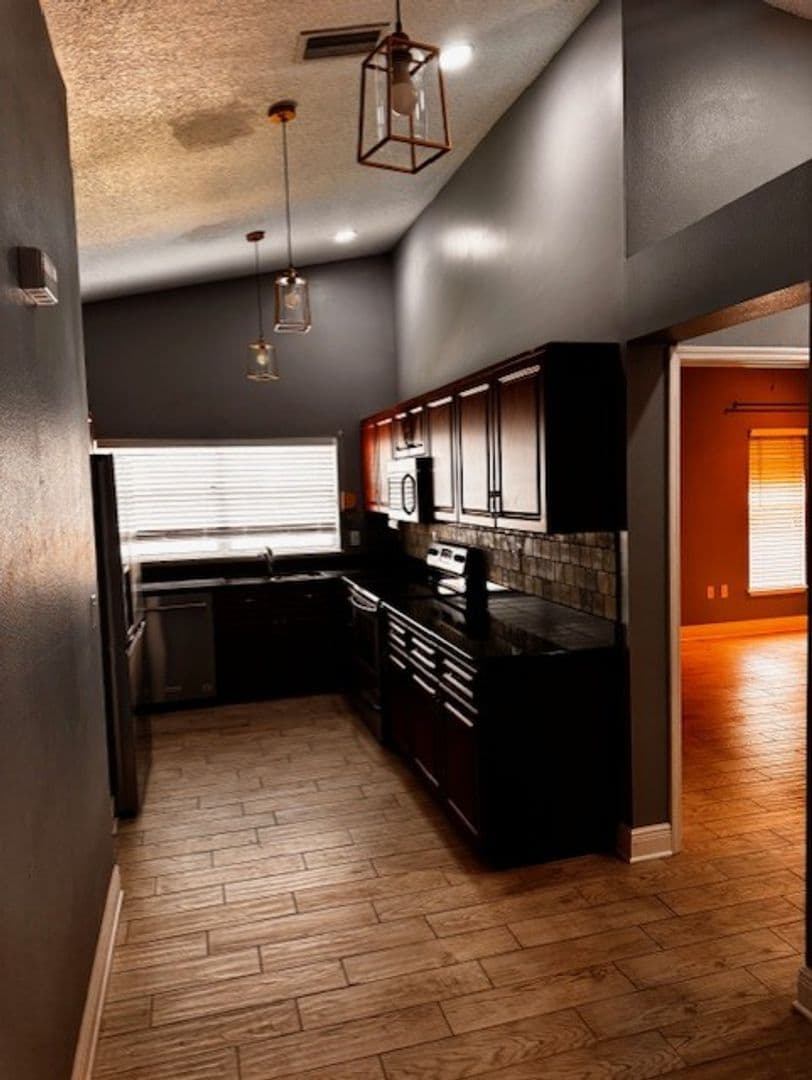 Clearwater House: 2519 Southern Oak Circle