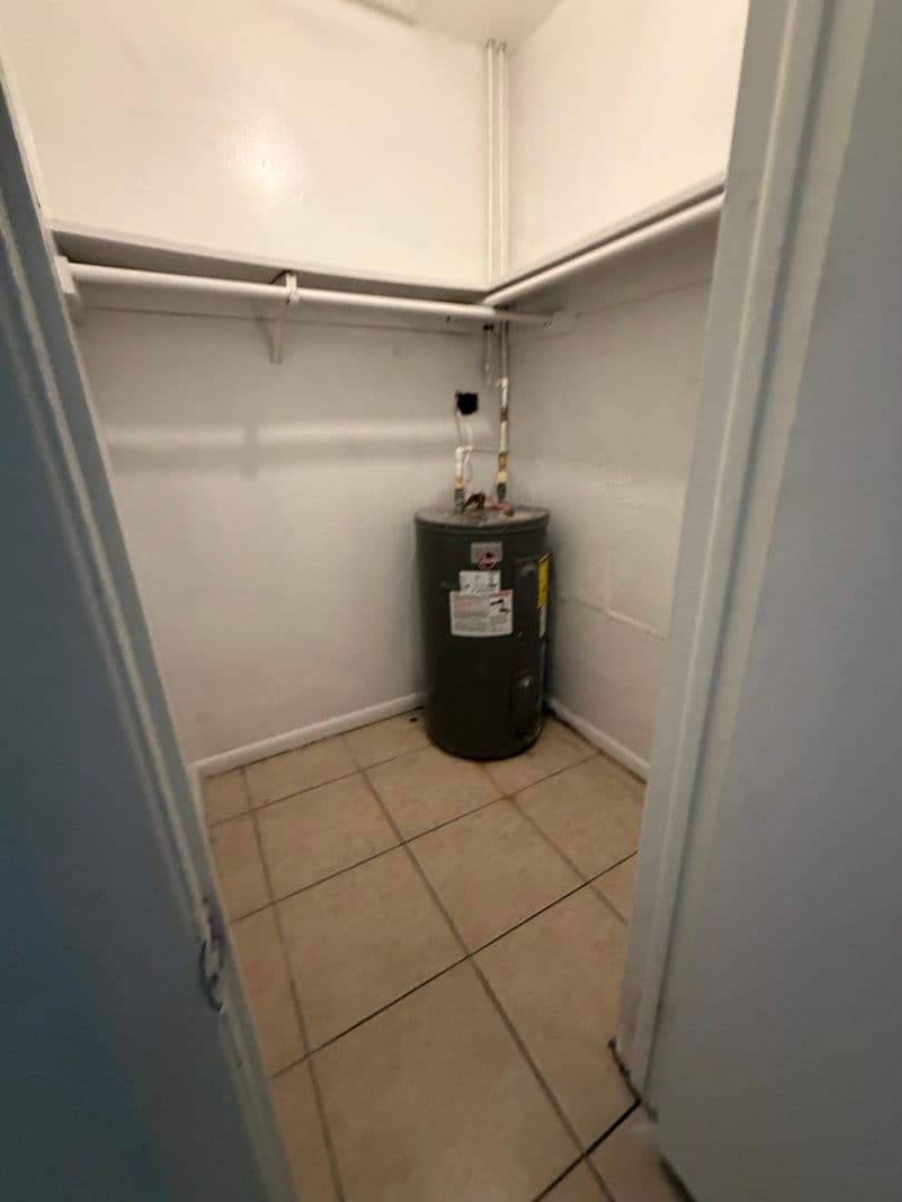 Tampa Apartment: 1402 College Park Ct