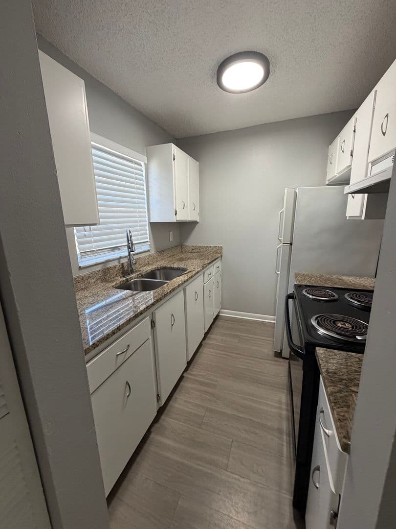 Ruskin Apartment: 709 Oceanside Cir