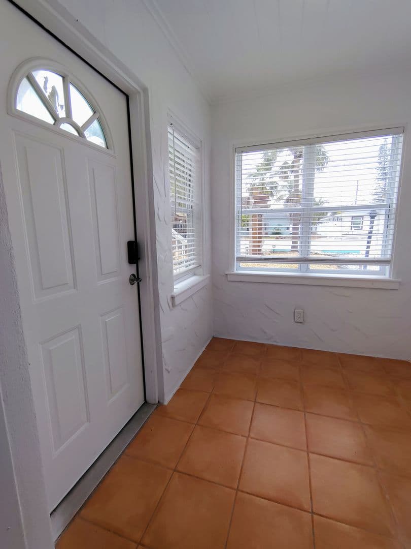 Madeira Beach Apartment: 115 145th Ave E