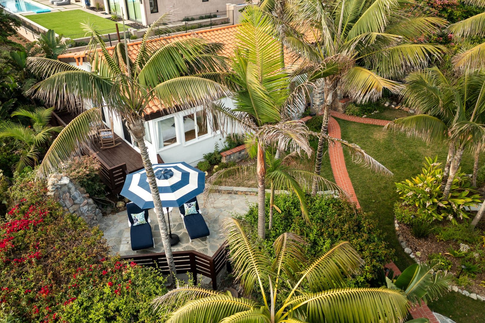 Del Mar Apartment: 110 8th Street