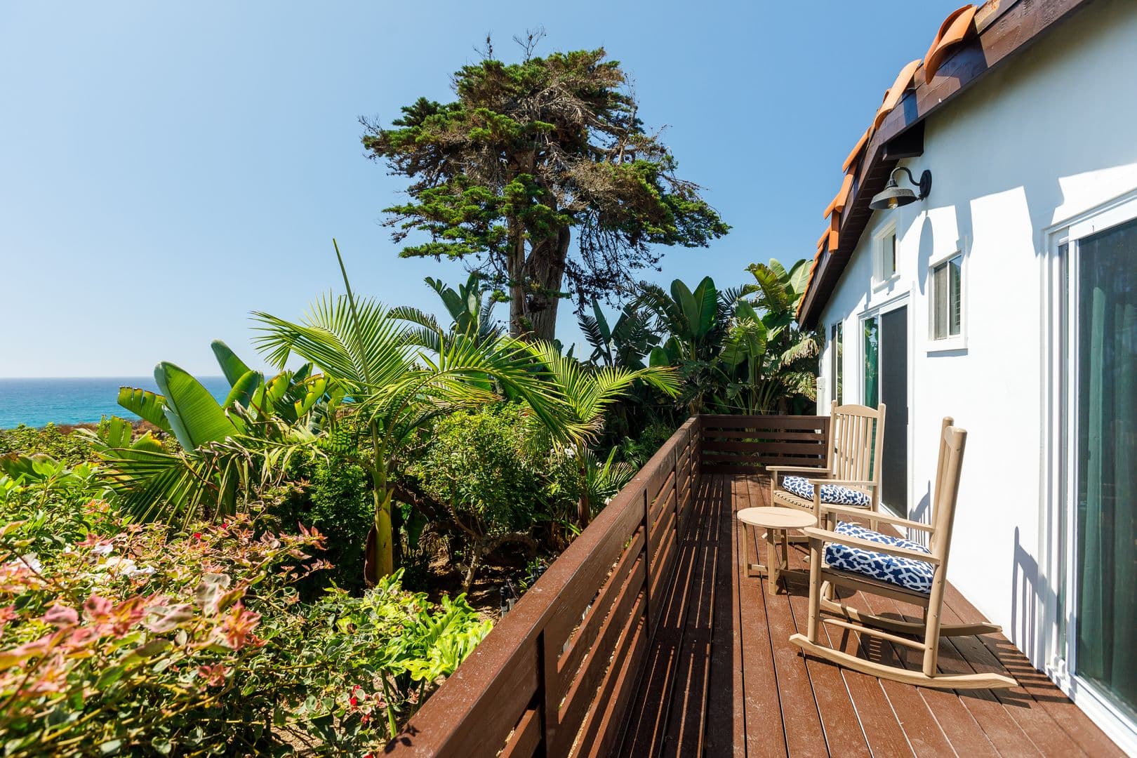 Del Mar Apartment: 110 8th Street