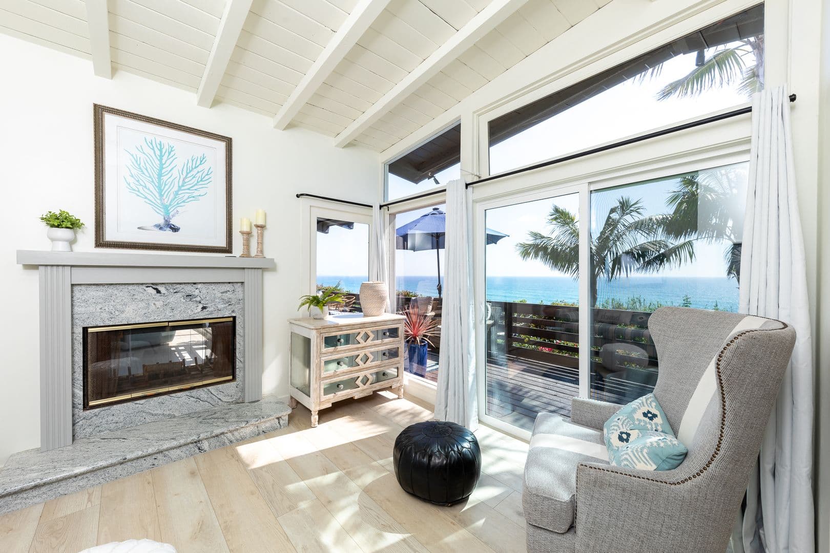 Del Mar Apartment: 110 8th Street