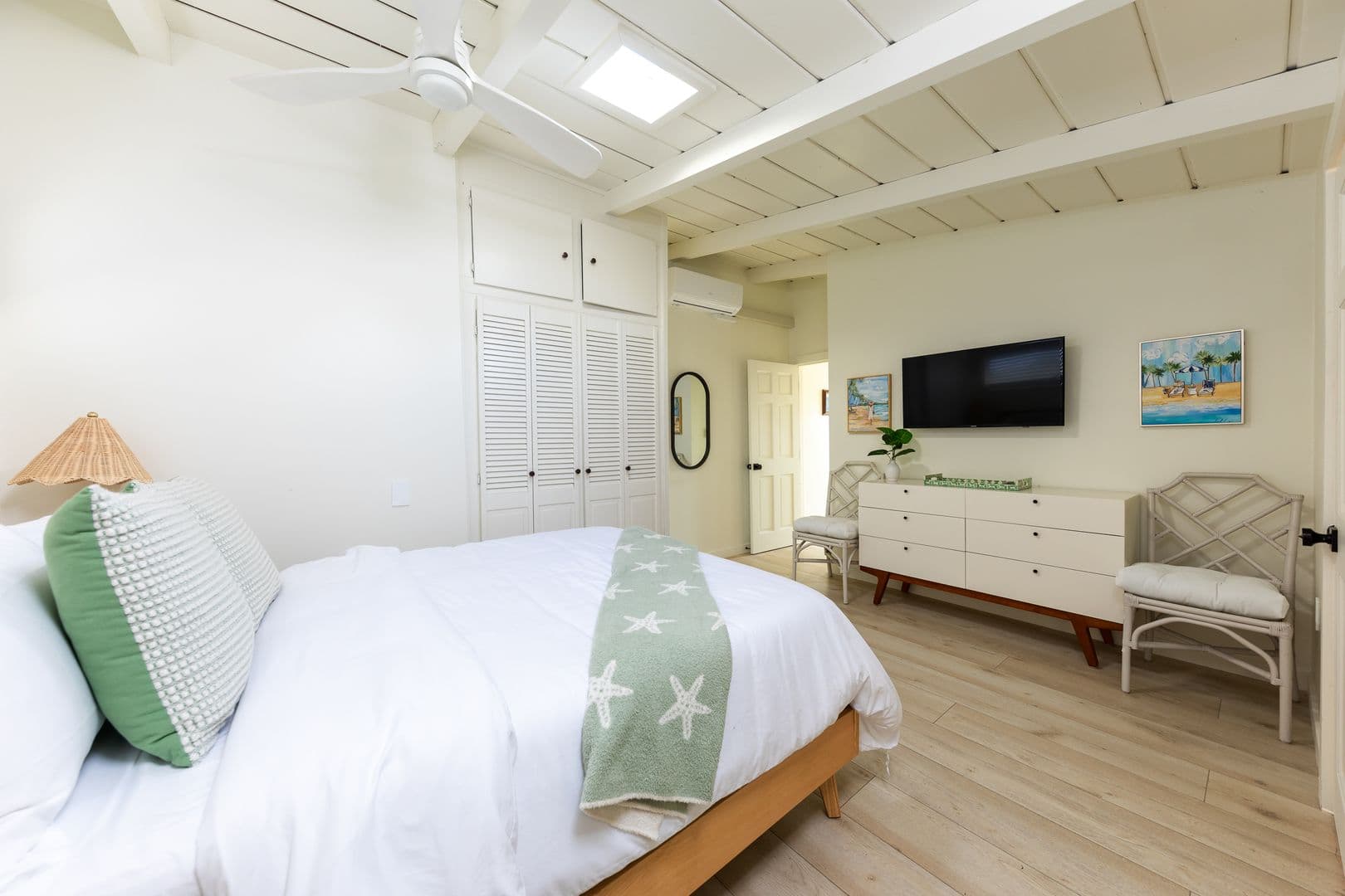 Del Mar House: 110 8th St