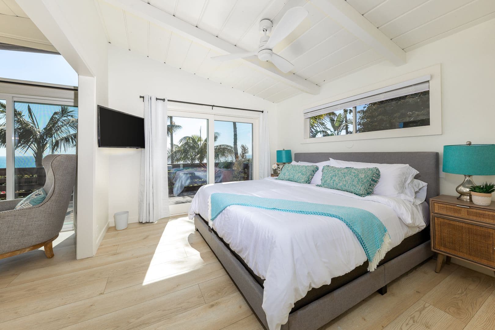 Del Mar Apartment: 110 8th Street