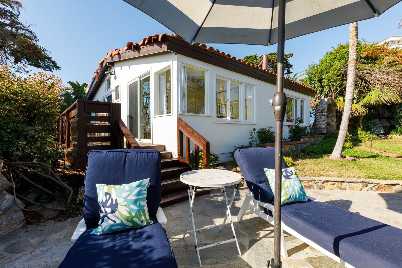 Del Mar Apartment: 110 8th Street