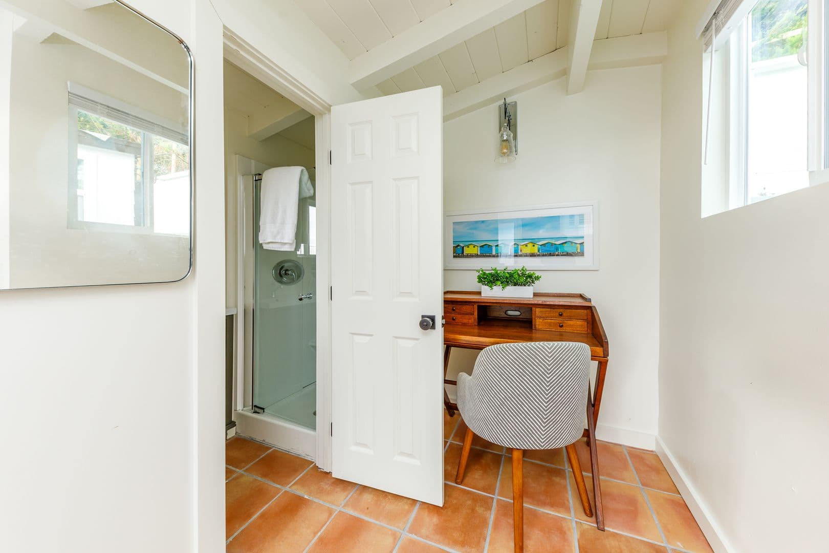 Del Mar Apartment: 110 8th Street