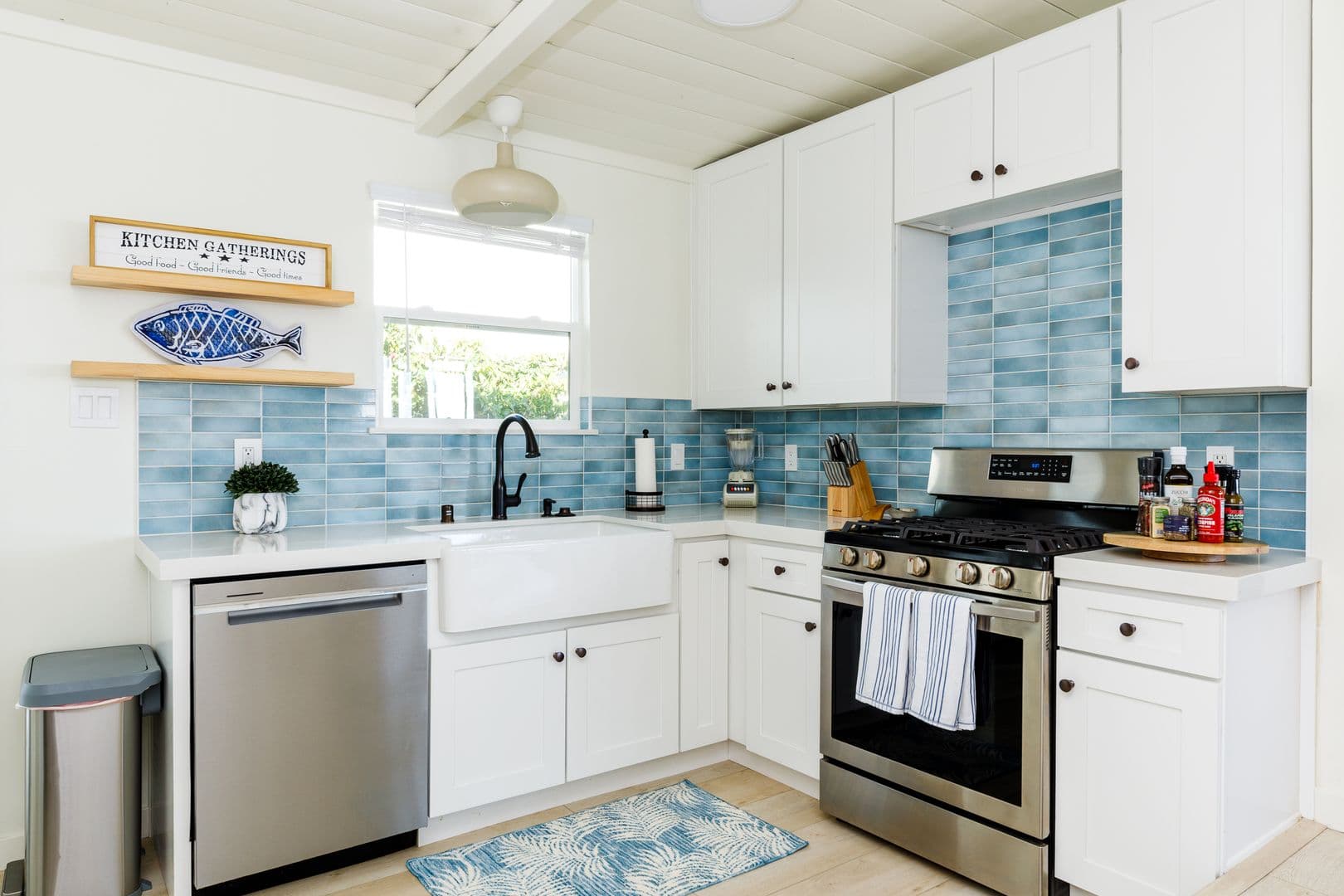Del Mar Apartment: 110 8th Street