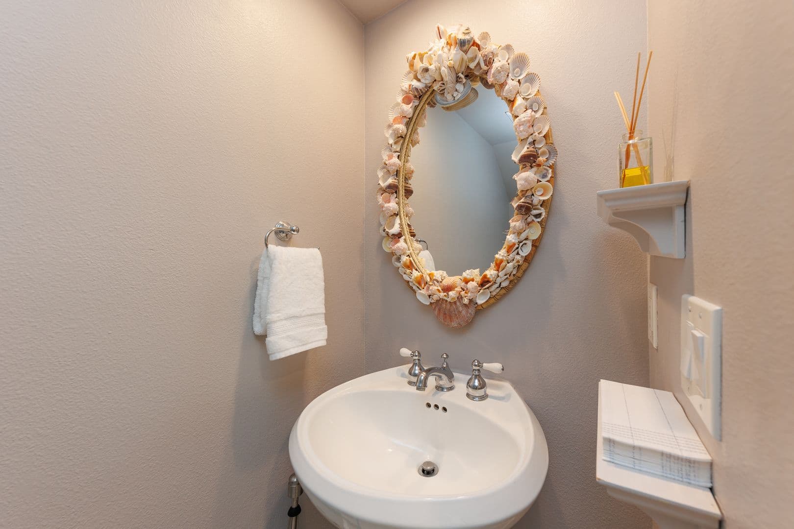 La Jolla Condo: 8132 Camino Del Sol