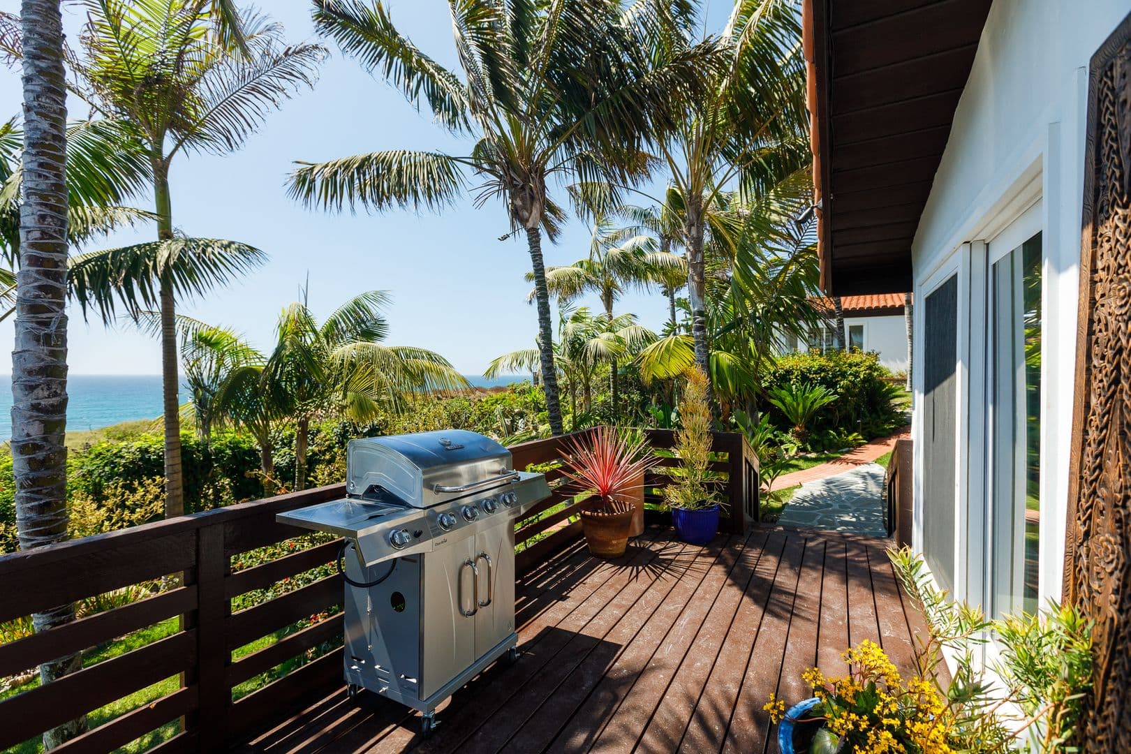 Del Mar Apartment: 110 8th Street