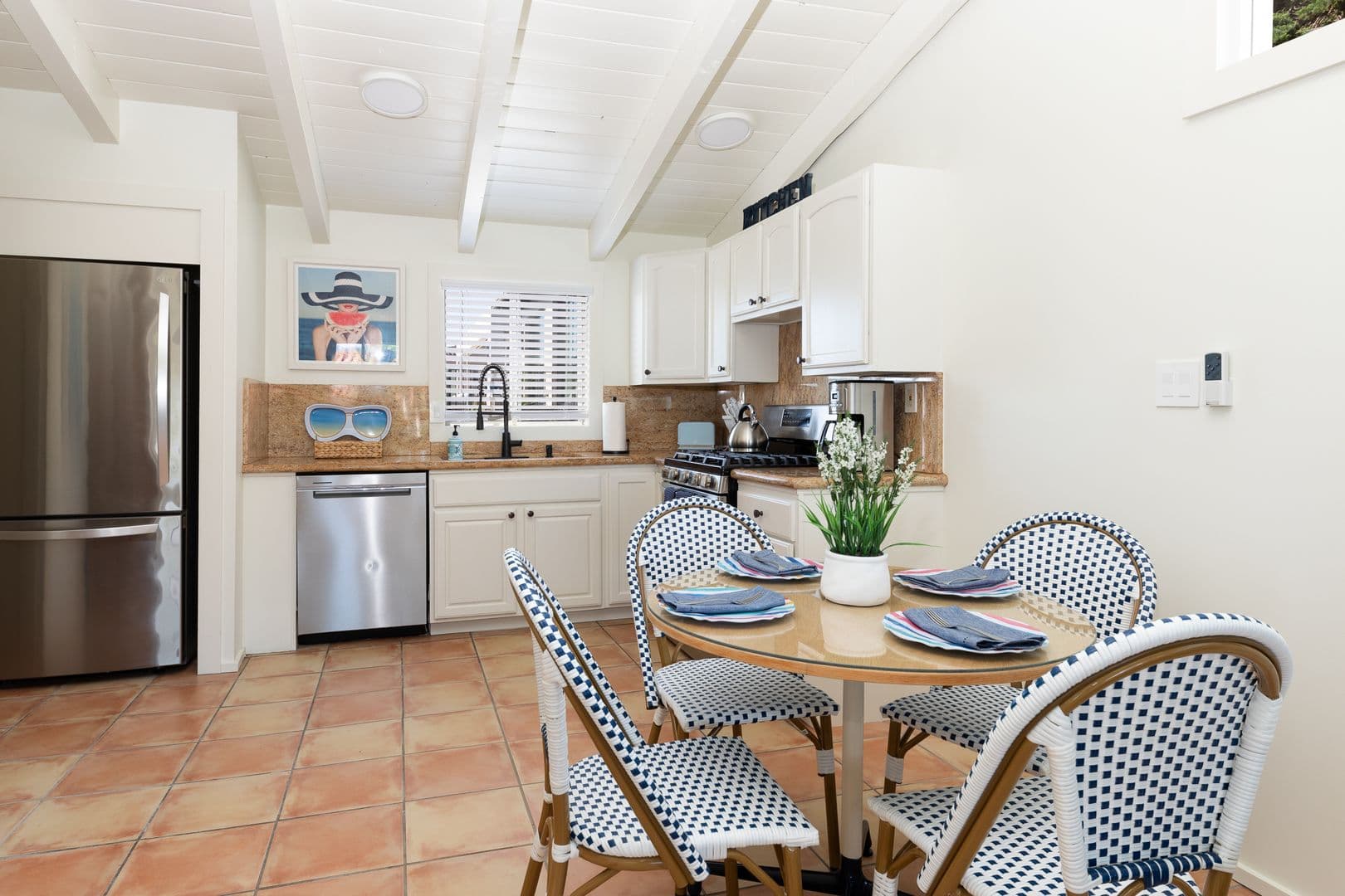 Del Mar Apartment: 110 8th Street