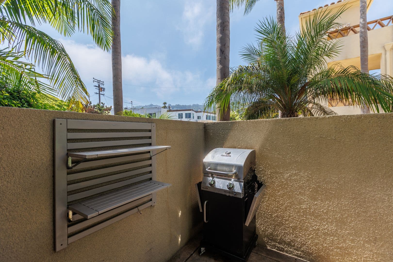 La Jolla Condo: 8132 Camino Del Sol