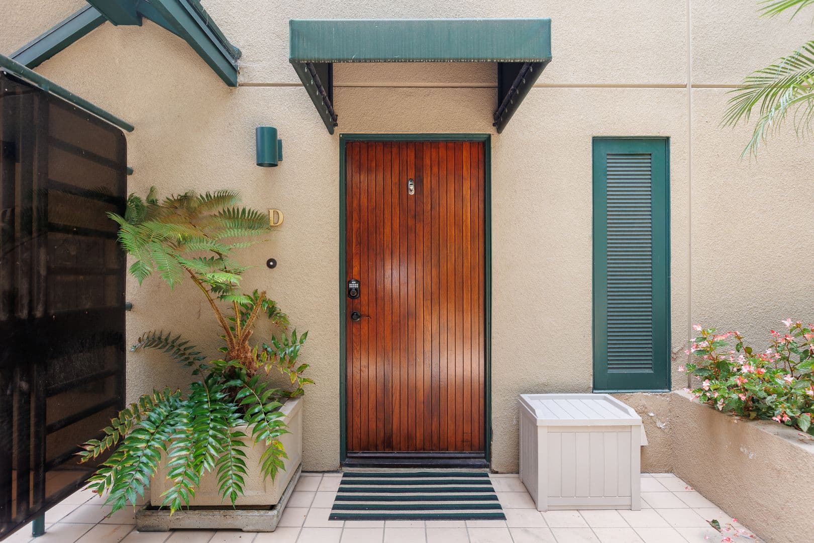 La Jolla Condo: 8132 Camino Del Sol
