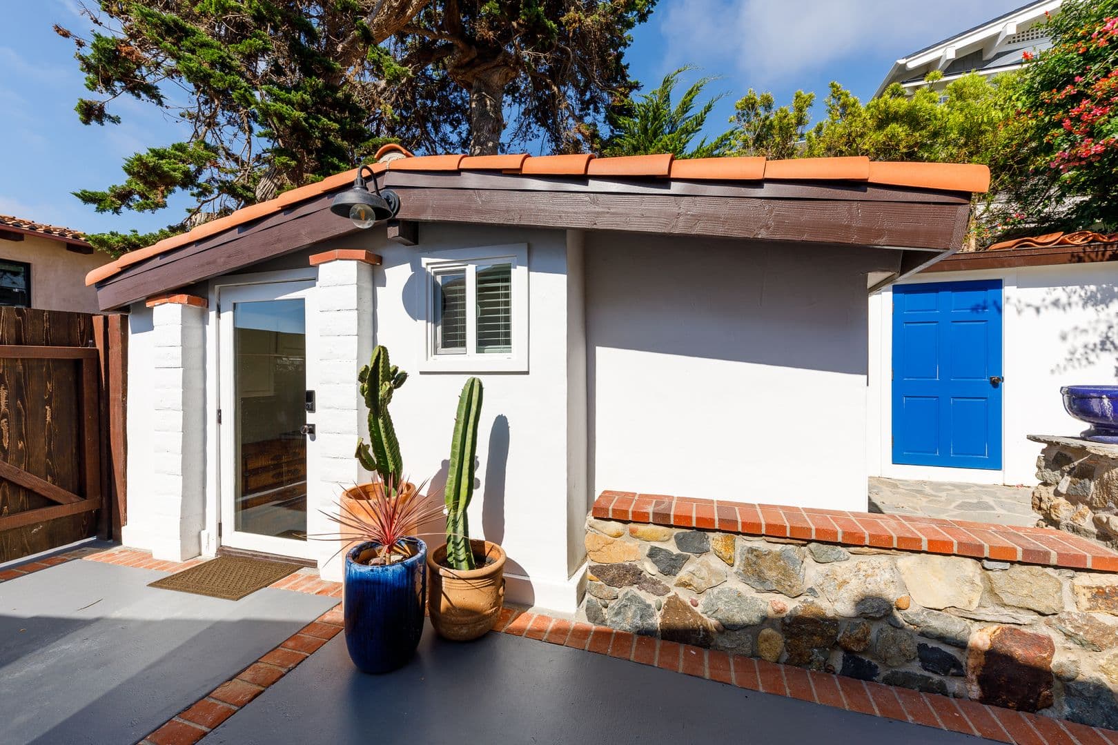 Del Mar Apartment: 110 8th Street