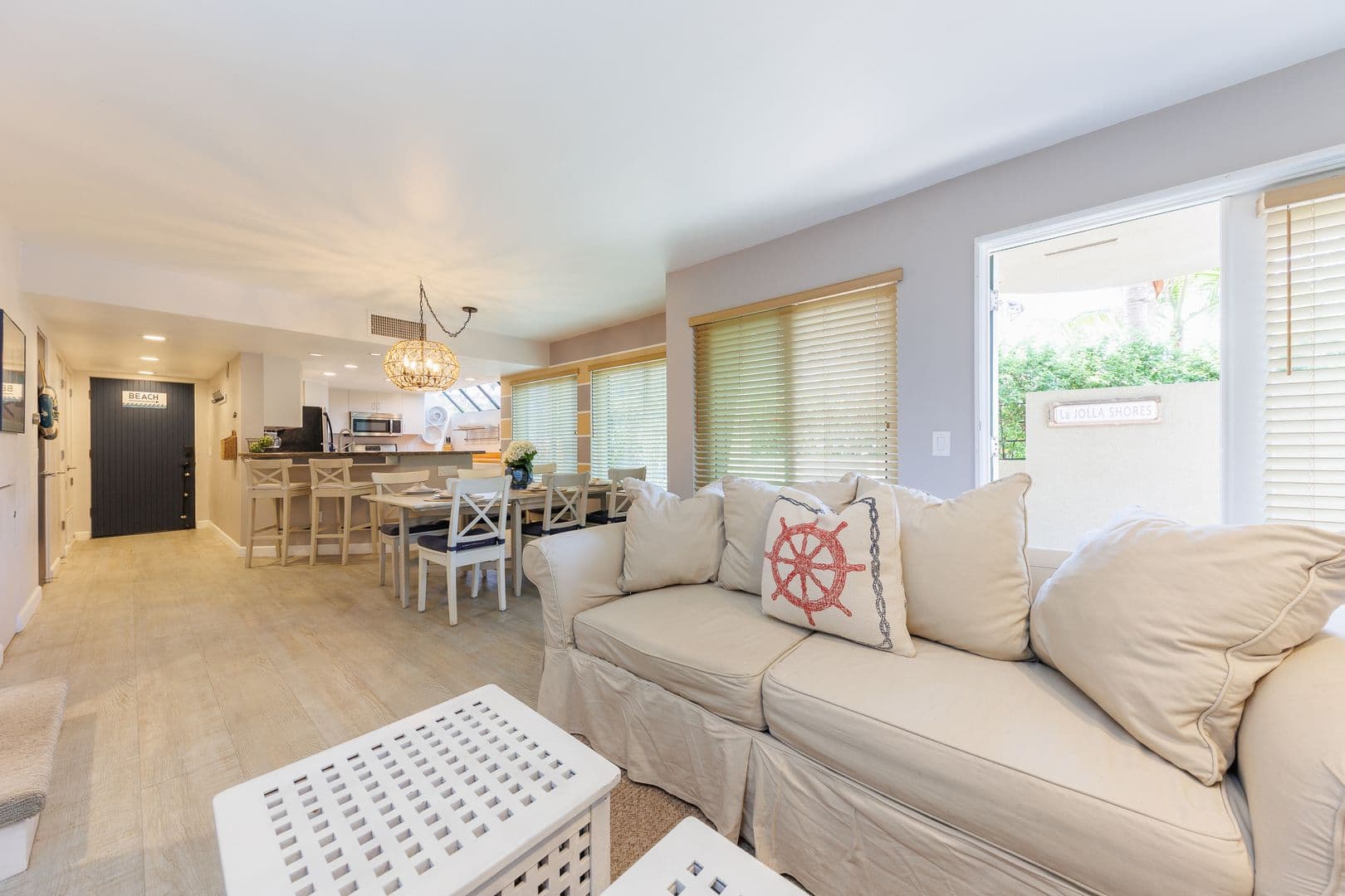 La Jolla Condo: 8132 Camino Del Sol