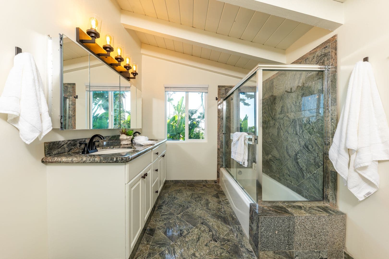 Del Mar House: 110 8th St