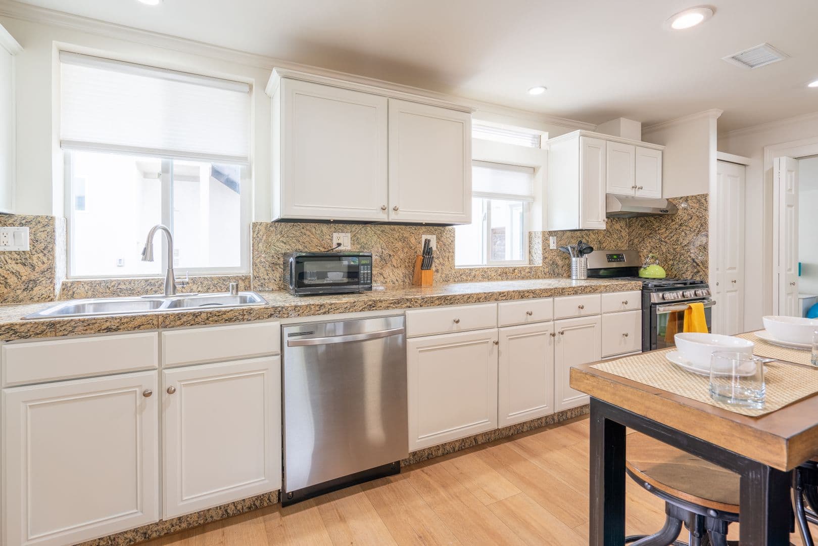 Cardiff By The Sea House: 1236 Summit Ave