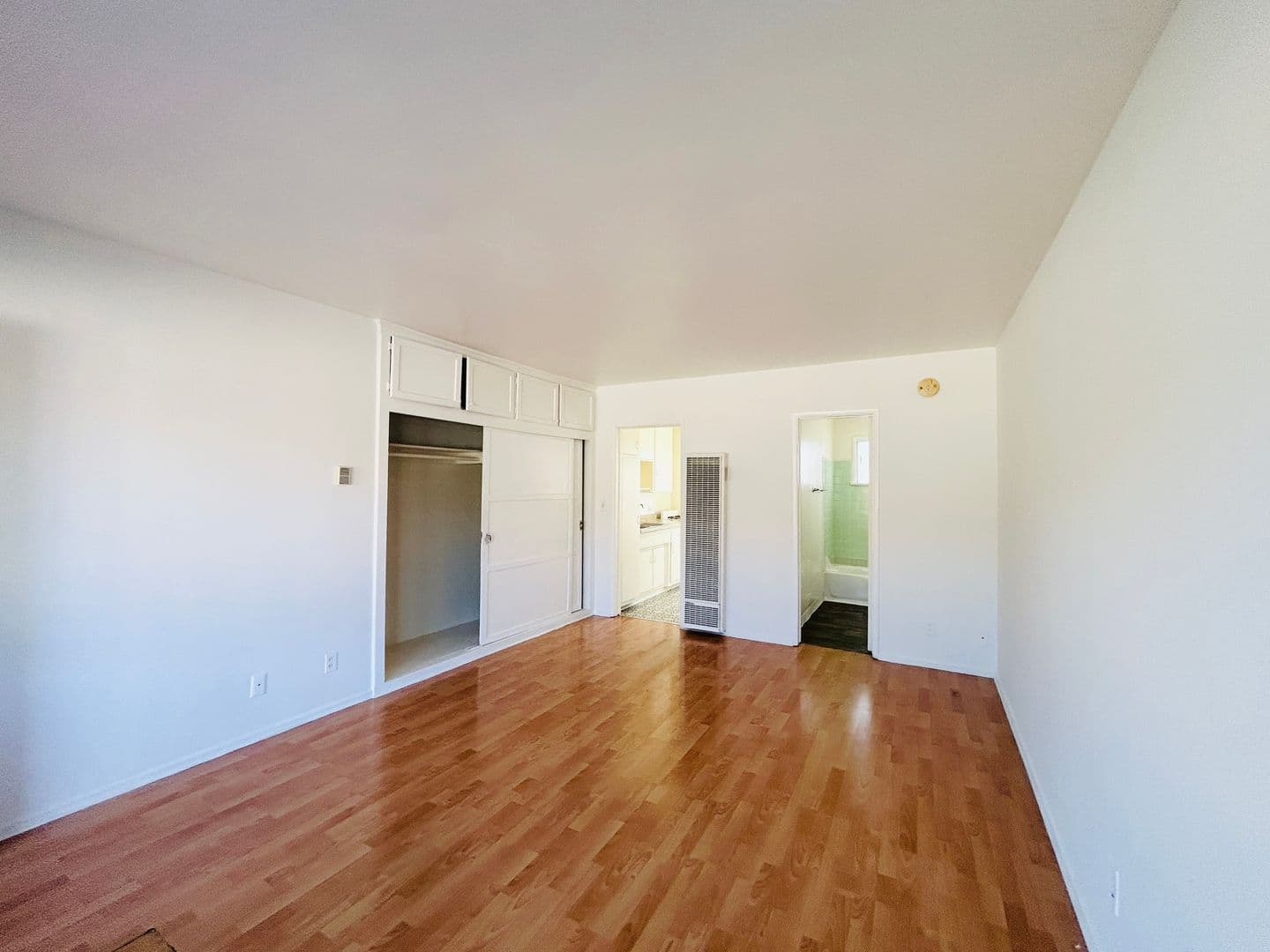 Los Angeles Apartment: 1233 N Ardmore Avenue