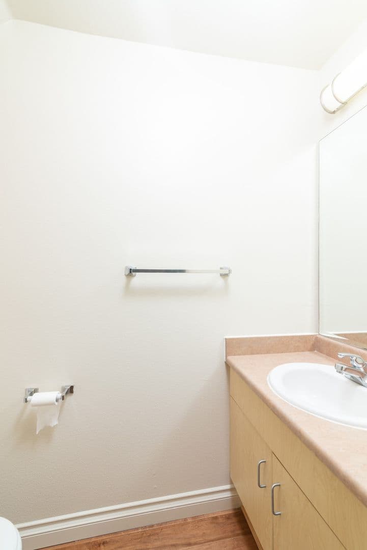 Los Angeles Apartment: 3614 Motor Avenue