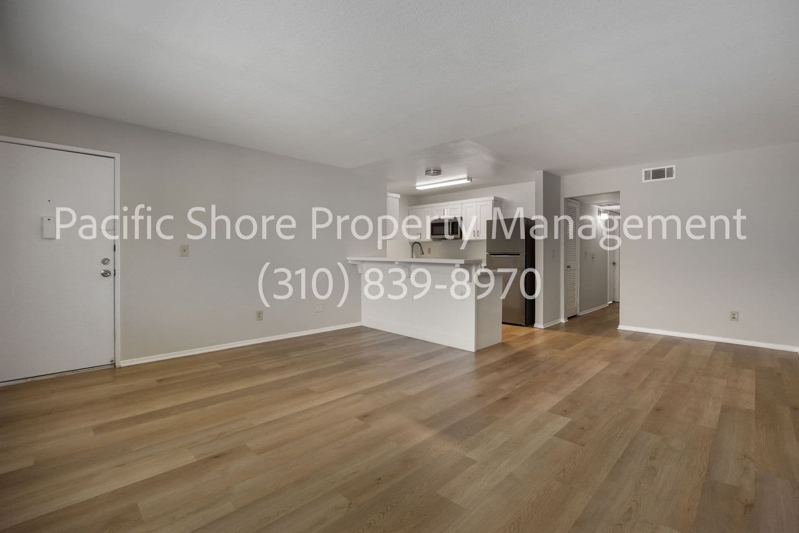 Los Angeles Apartment: 926 South Gramercy Drive,
