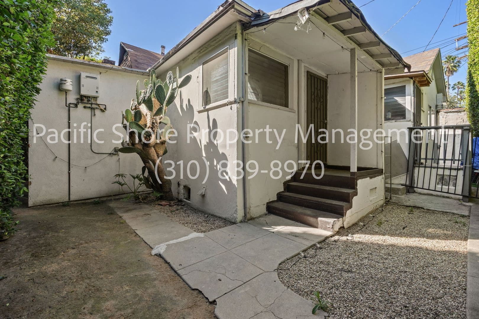 Los Angeles Apartment: 1020 N. Oxford Ave.,