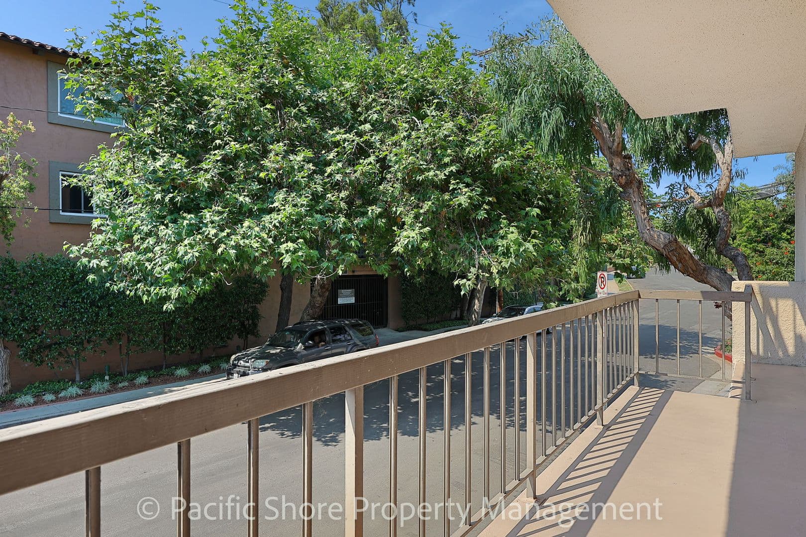 Los Angeles Condo: 612 Barrington Ave #215