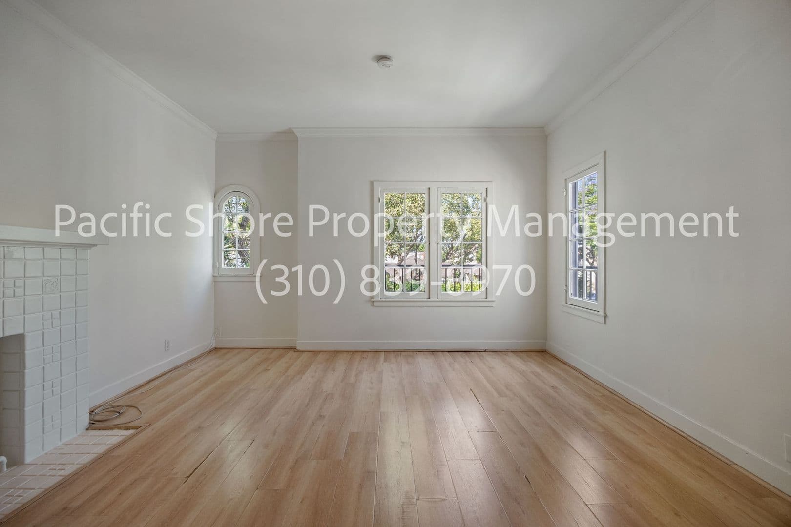 Los Angeles Apartment: 1020 N. Oxford Ave.,