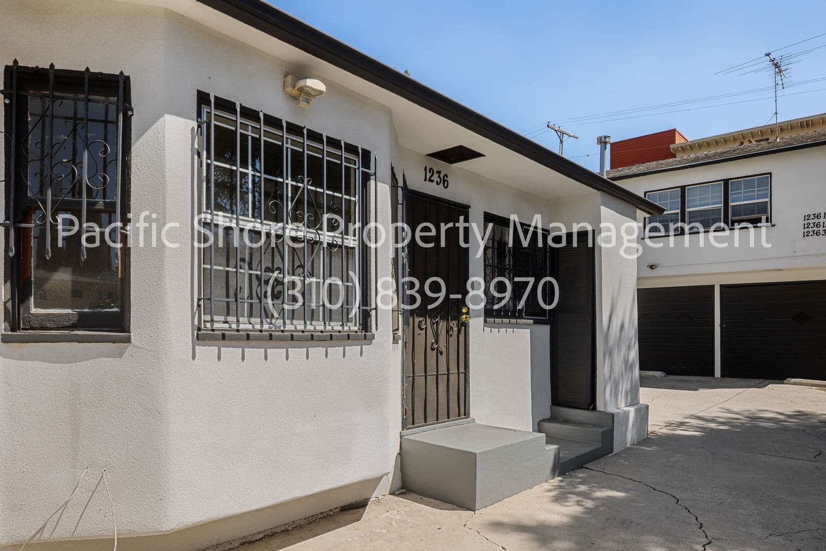 Los Angeles Apartment: 1236 Tamarind Ave.