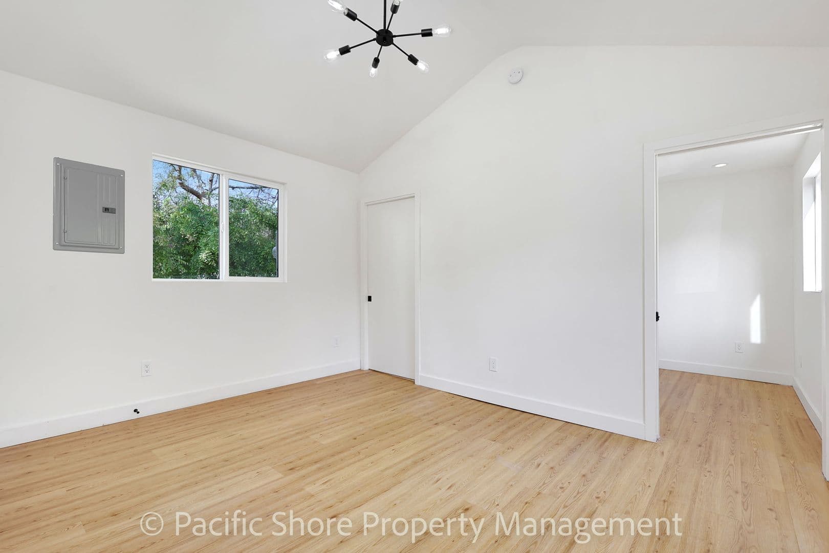 Los Angeles Apartment: 3210 Griffin Ave