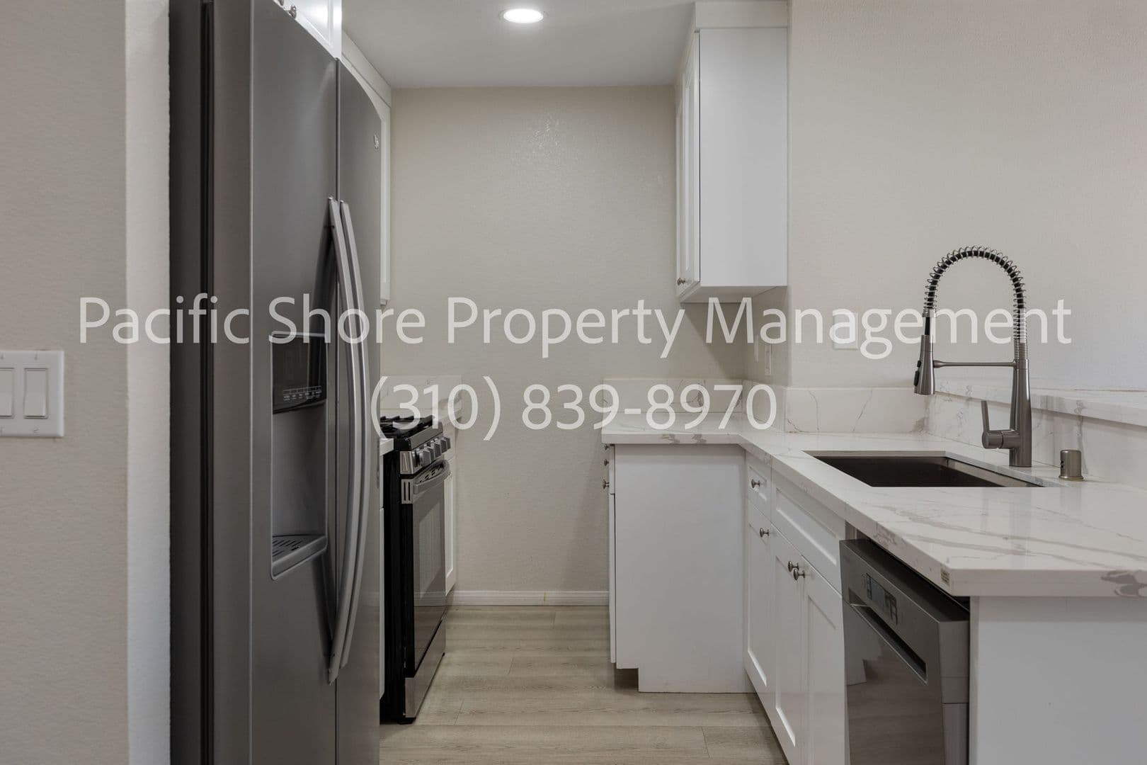 Los Angeles Apartment: 926 South Gramercy Drive,