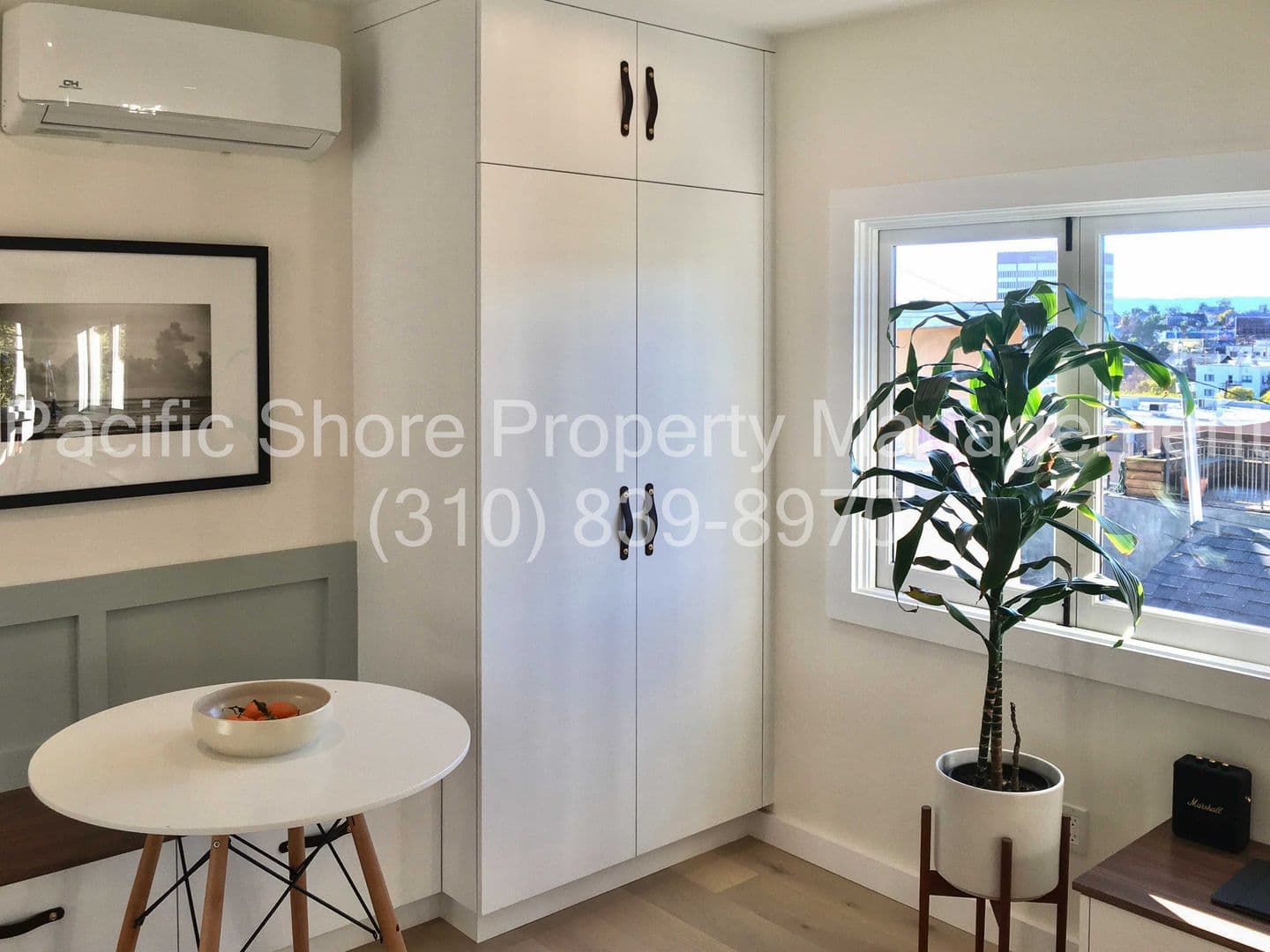 Los Angeles Apartment: 1420 Fairbanks Place