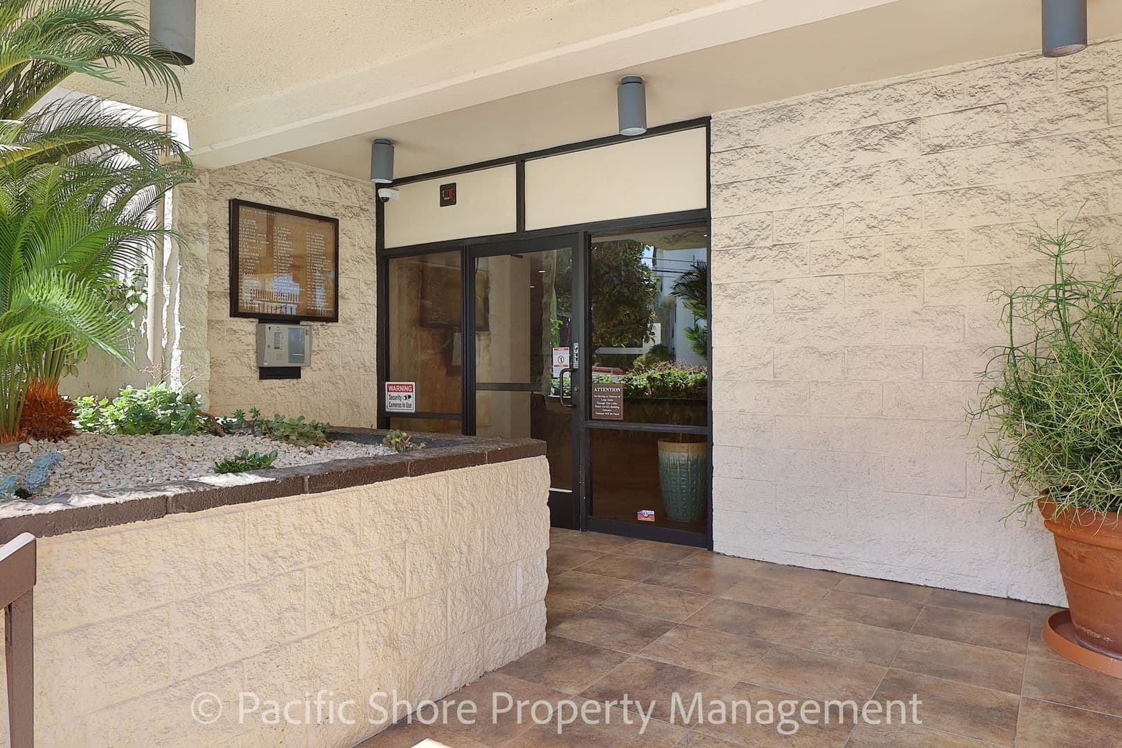 Los Angeles Condo: 612 Barrington Ave #215