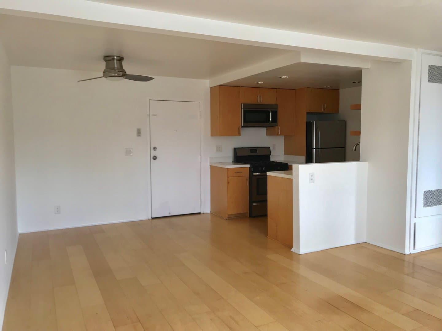 Los Angeles Apartment: 5091 Glen Iris Avenue