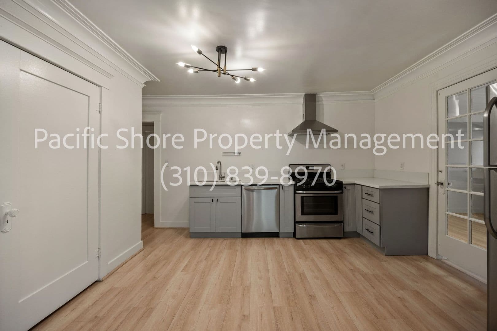 Los Angeles Apartment: 1020 N. Oxford Ave.,