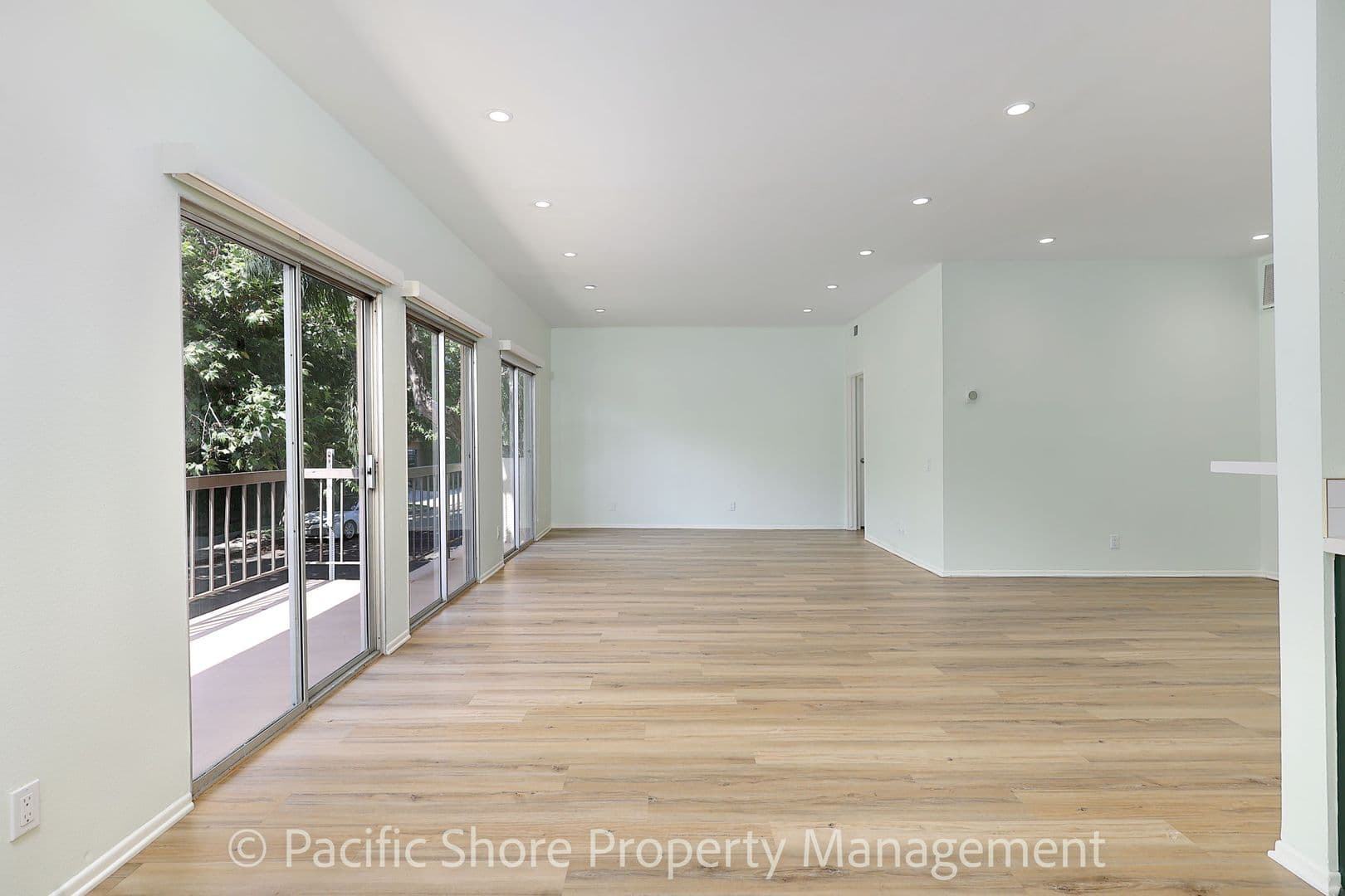Los Angeles Condo: 612 Barrington Ave #215
