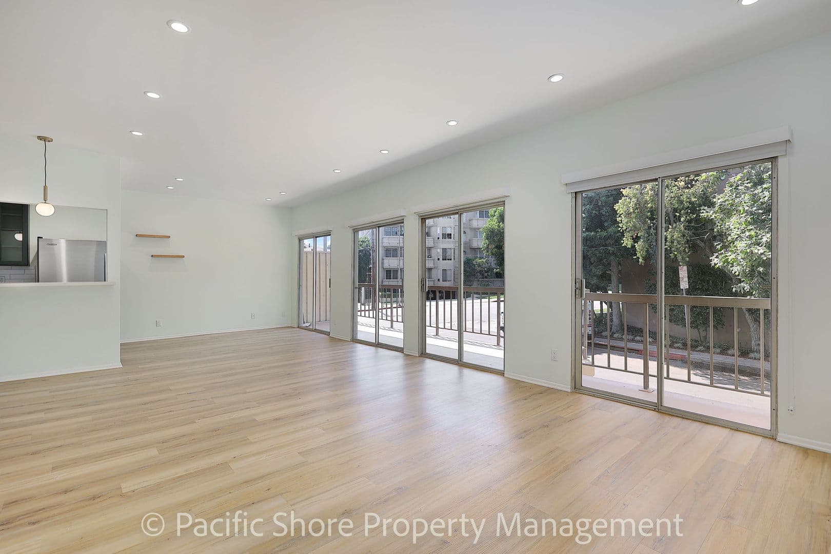 Los Angeles Condo: 612 Barrington Ave #215