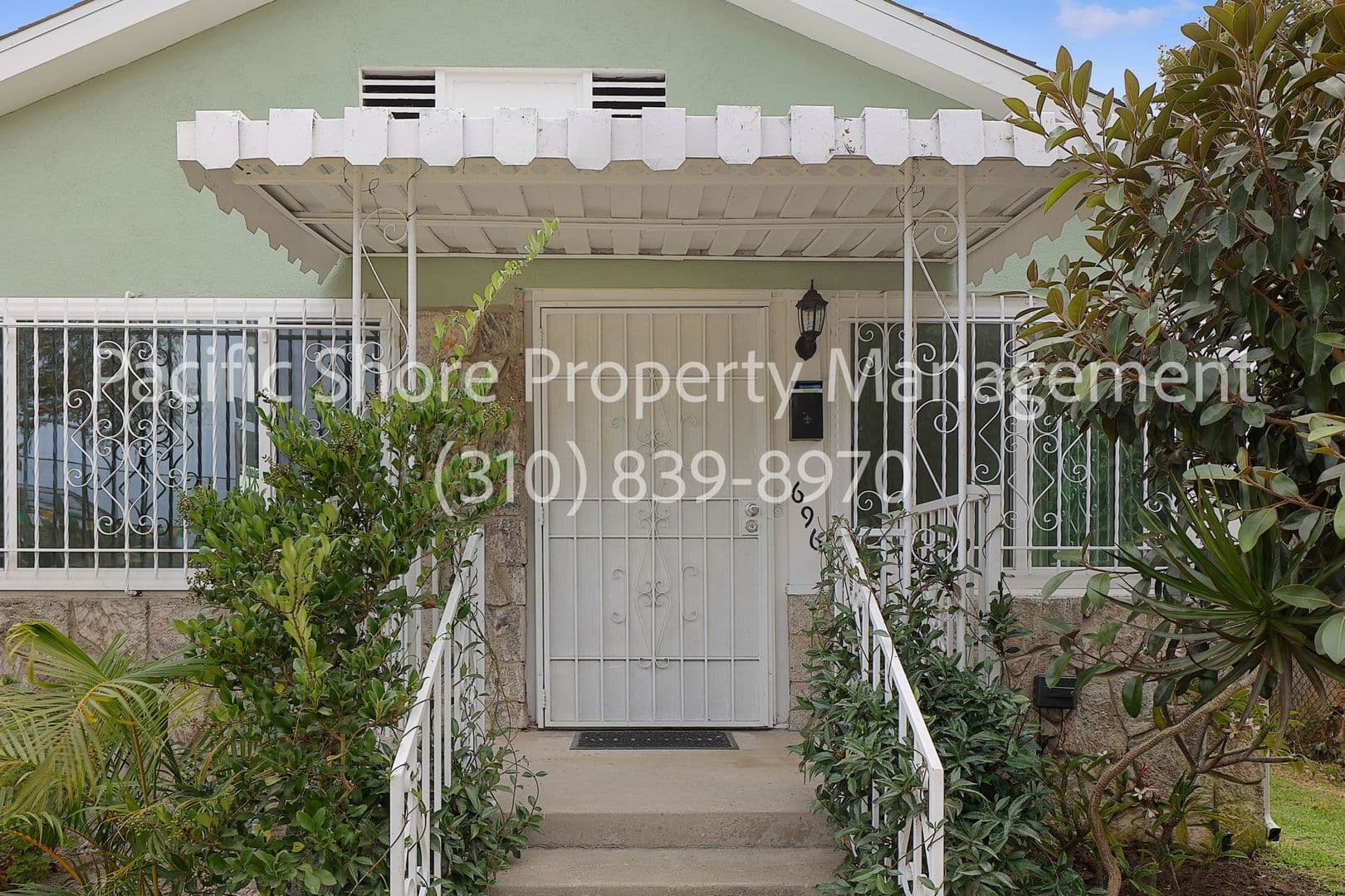 Venice House: 696 San Juan Ave