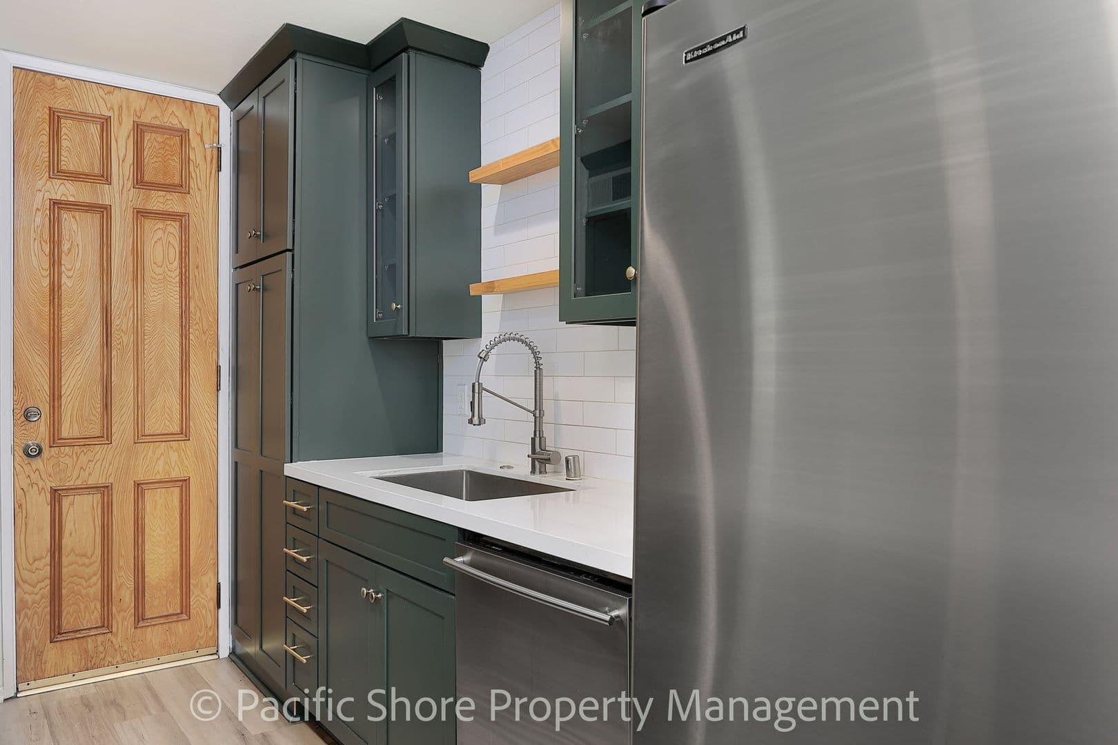 Los Angeles Condo: 612 Barrington Ave #215