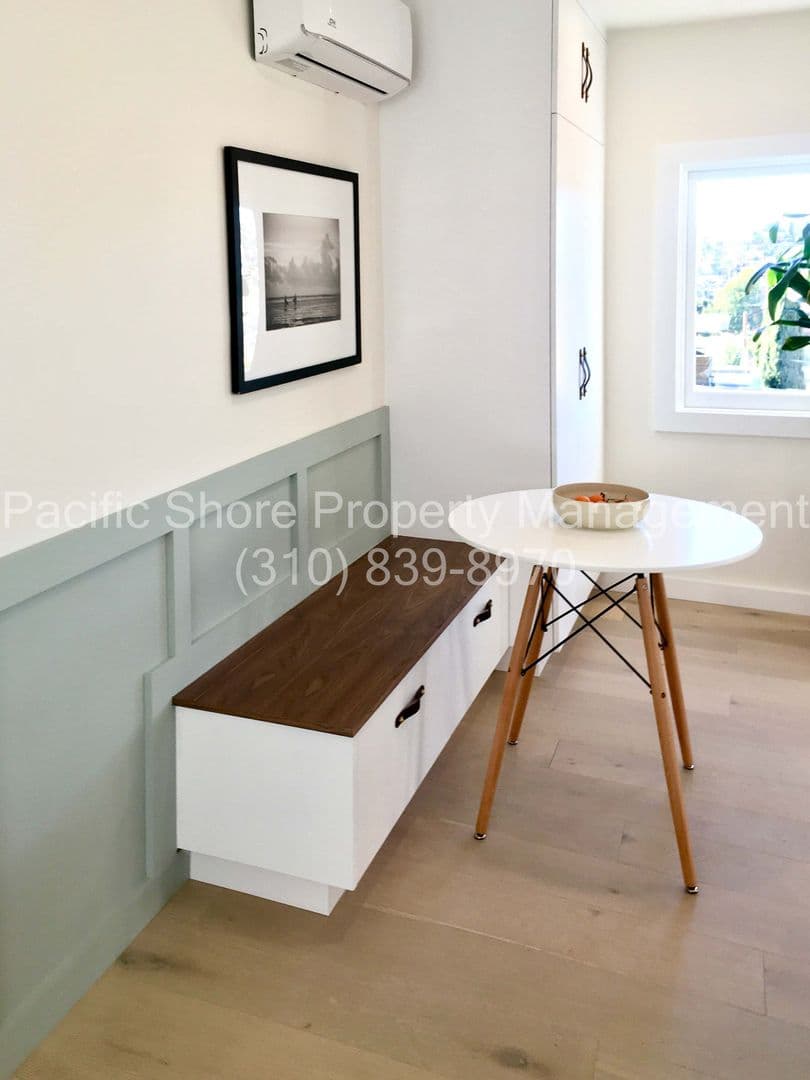 Los Angeles Apartment: 1420 Fairbanks Place