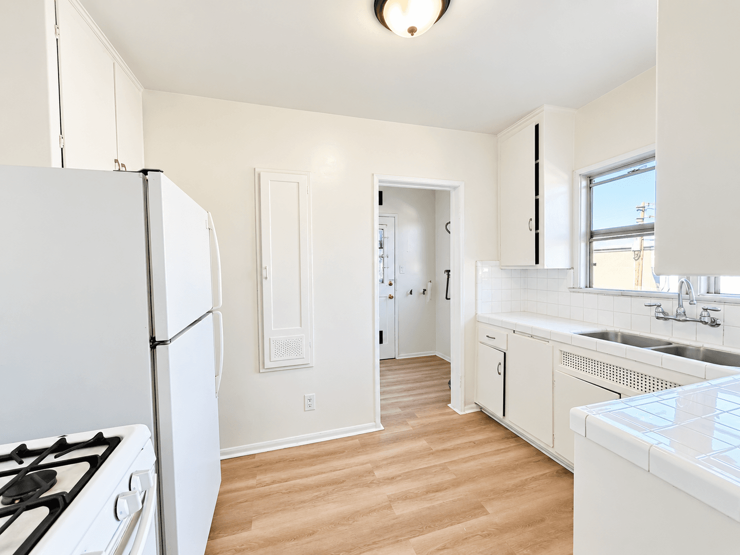 Los Angeles Apartment: 2116 S. Ridgeley Drive