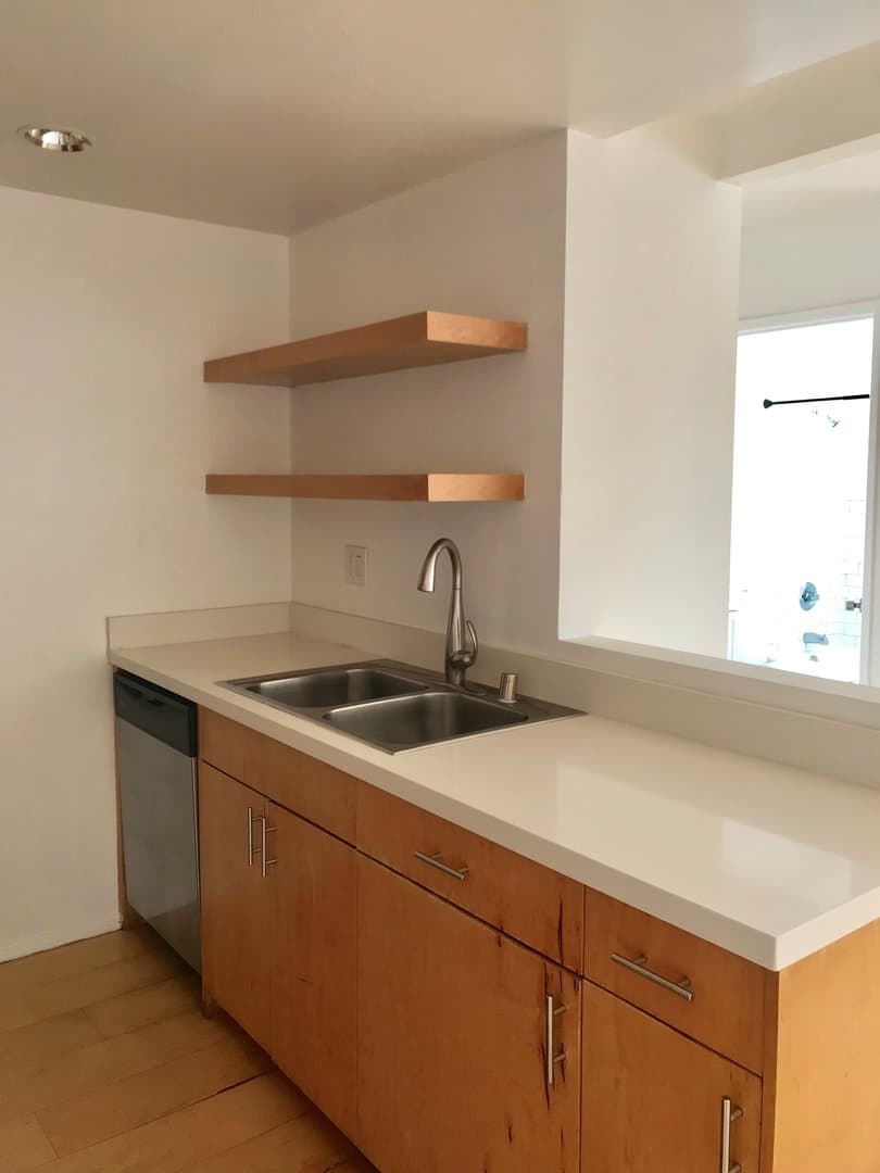 Los Angeles Apartment: 5091 Glen Iris Avenue