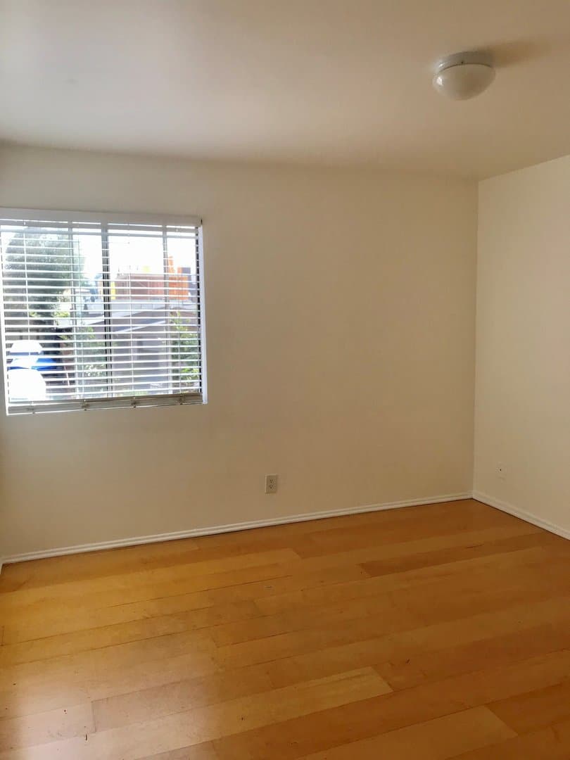 Los Angeles Apartment: 5091 Glen Iris Avenue
