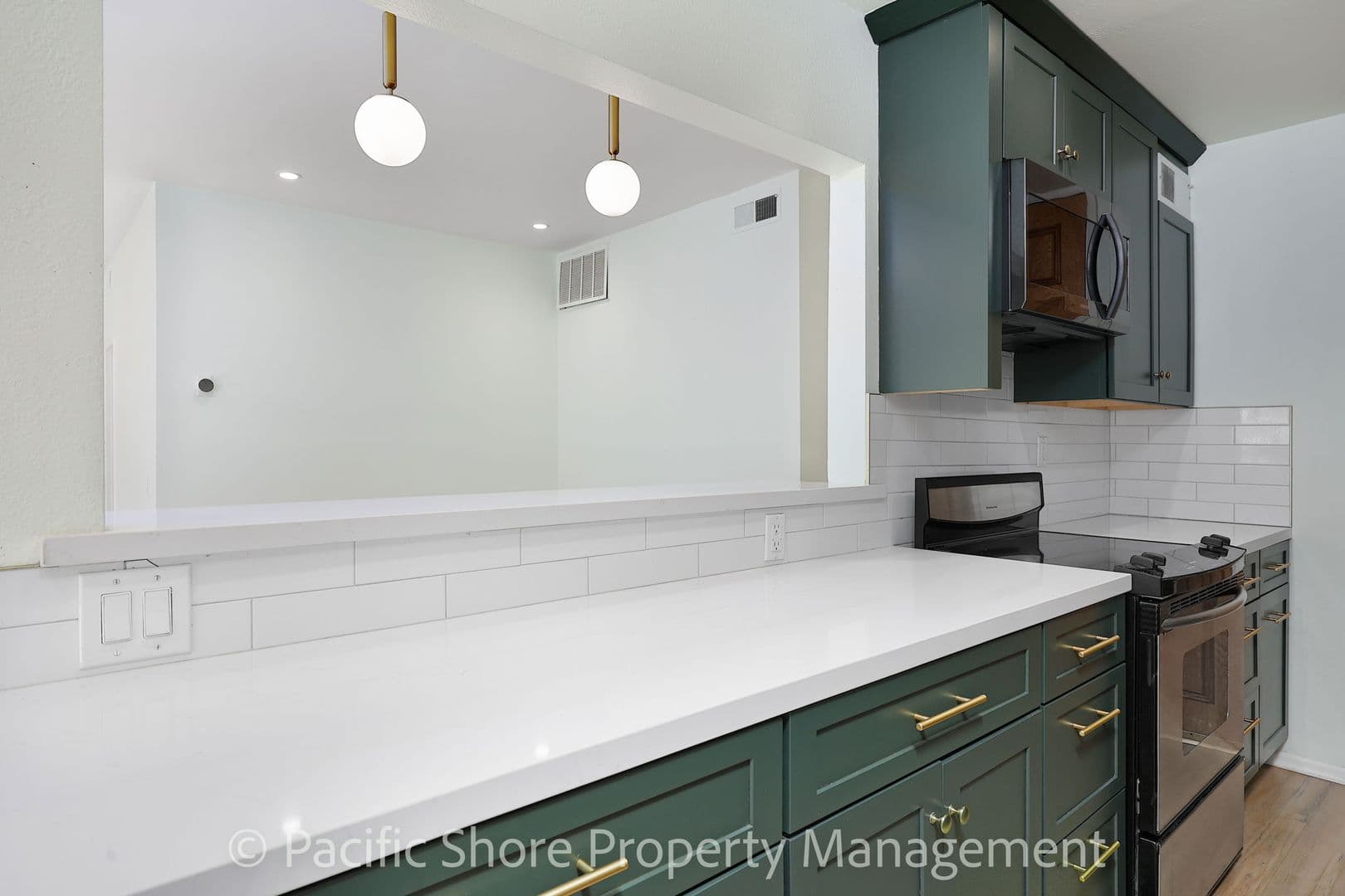 Los Angeles Condo: 612 Barrington Ave #215