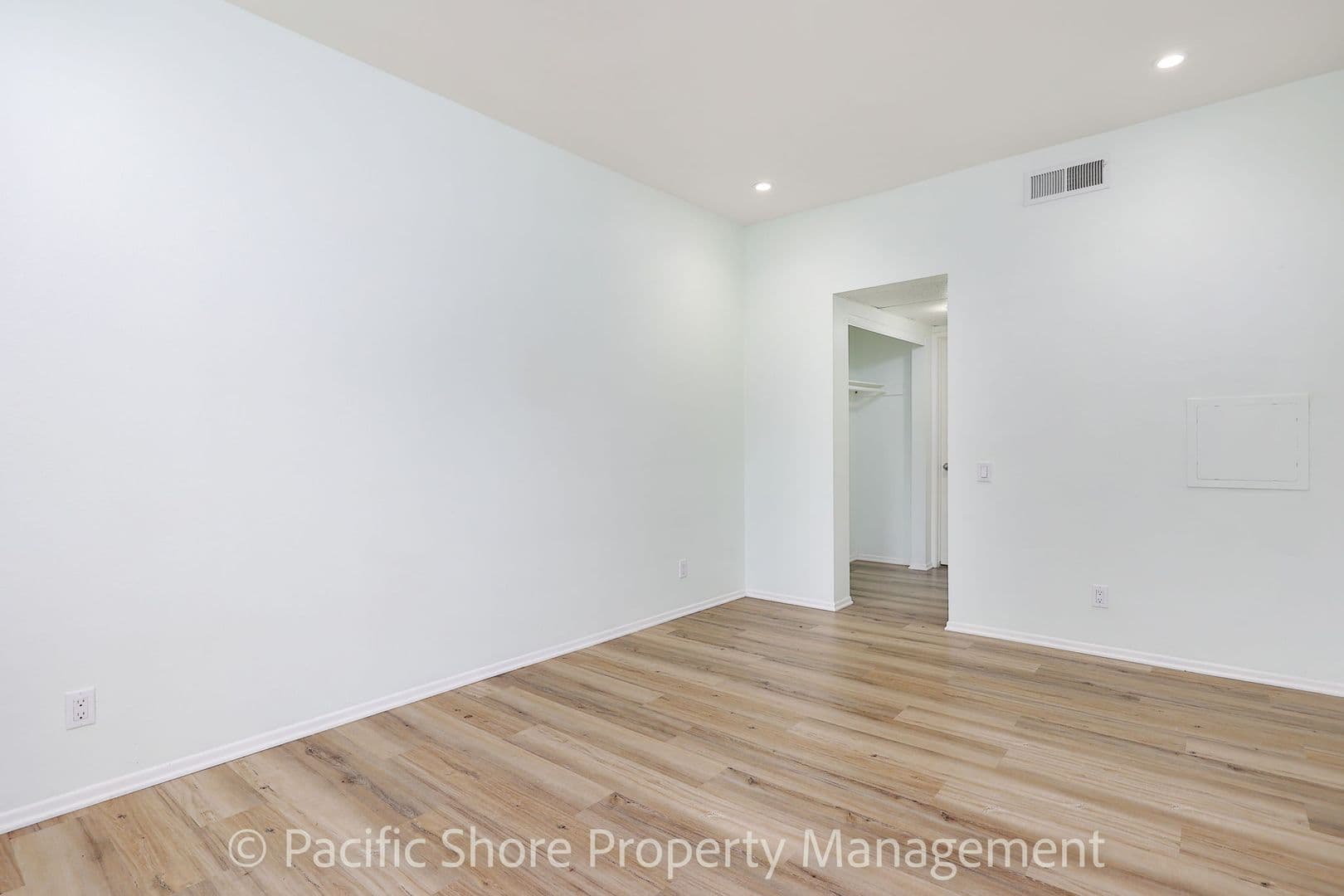 Los Angeles Condo: 612 Barrington Ave #215