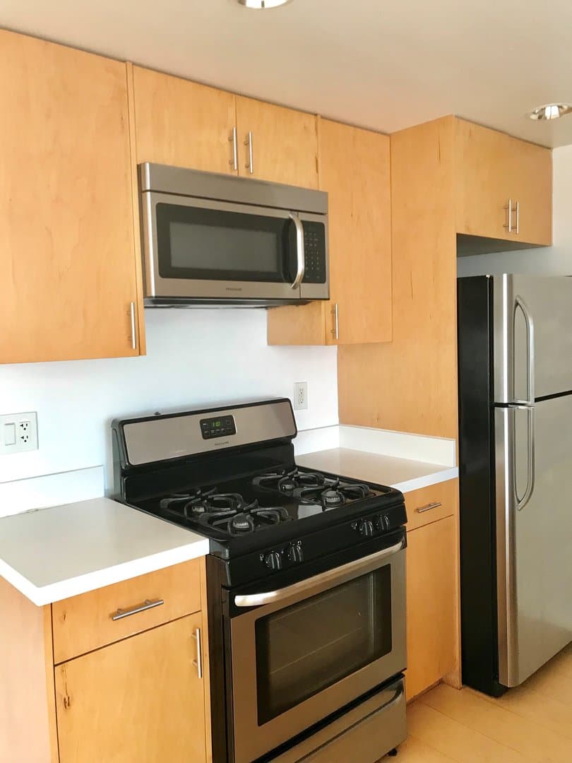 Los Angeles Apartment: 5091 Glen Iris Avenue