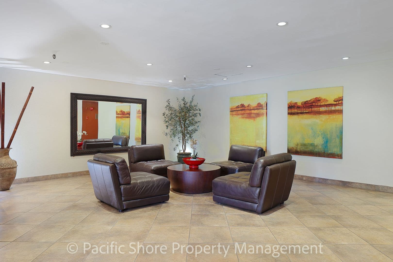 Los Angeles Condo: 612 Barrington Ave #215