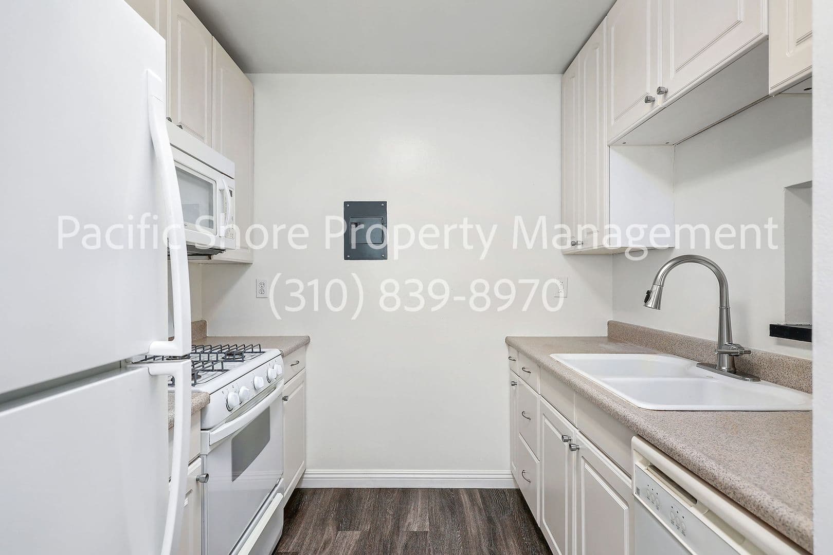 West Hollywood Apartment: 868 N West Knoll Drive