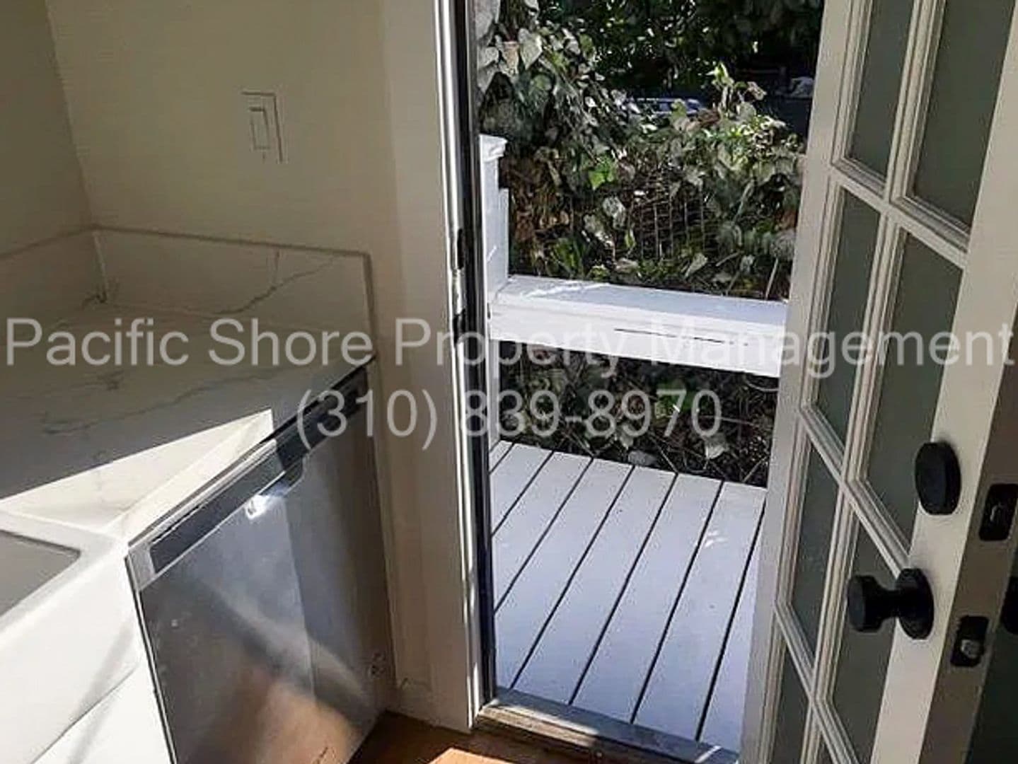Los Angeles Apartment: 1420 Fairbanks Place